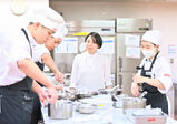 【産学協同】「Mr. CHEESECAKE」による調理一体型の企業説明会を実施!シグネチャー「クラシック」の仕込みを体験。